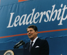 President_Reagan_giving_Campaign_speech_in_Austin,_Texas_1984