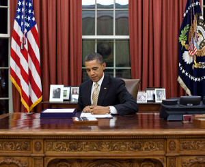 Barack_Obama_signs_HR_3630